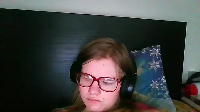 Snapshot of Moonolighta chatting on 11/09/25, 08:34 Moonolighta online show from 11/09/25, 08:34