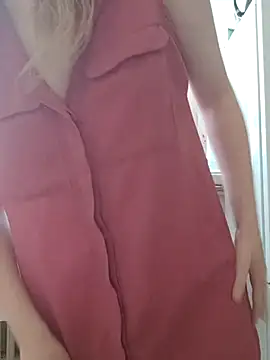 Snapshot of Moonolighta chatting on 11/11/25, 10:04 Moonolighta online show from 11/11/25, 10:04