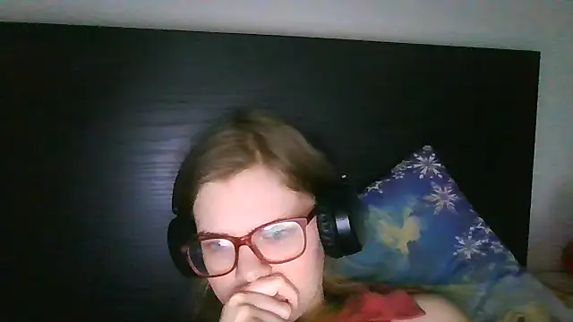 Snapshot of Moonolighta chatting on 12/03/25, 12:25 Moonolighta online show from 12/03/25, 12:25