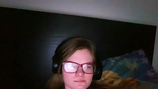 Snapshot of Moonolighta chatting on 12/04/25, 12:47 Moonolighta online show from 12/04/25, 12:47