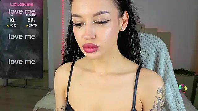 Snapshot of Alexa___Hill chatting on 10/14/25, 01:06 Alexa Hill online show from 10/14/25, 01:06