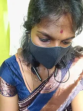 Snapshot of Honey_rosetamil chatting on 07/18/26, 02:05 Honey rosetamil online show from 07/18/26, 02:05