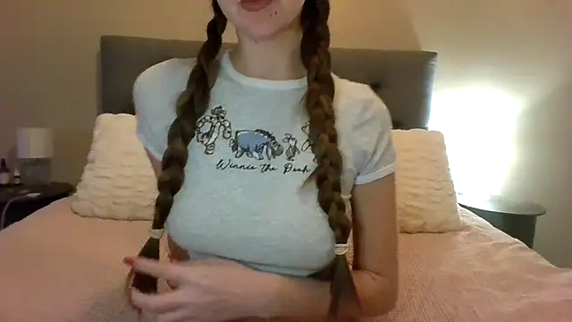 Snapshot of TaylorWest62 chatting on 02/10/26, 03:49 TaylorWest62 online show from 02/10/26, 03:49