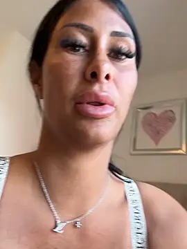 AriannaIsabellax online show from 04/21/26, 11:05