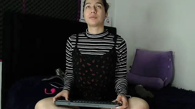 karlamoon23 online show from 10/30/25, 07:58