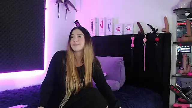 karlamoon23 online show from 11/26/25, 10:33