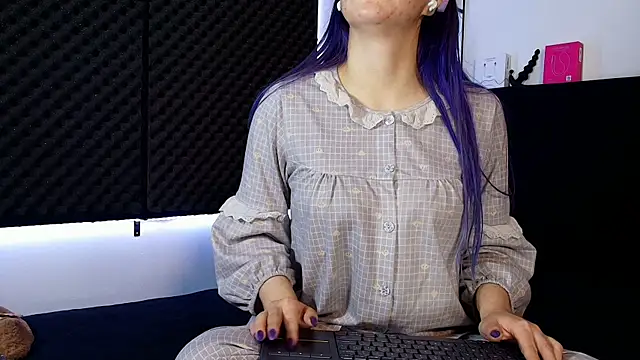 karlamoon23 online show from 02/15/26, 08:27