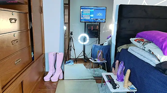 karlamoon23 online show from 04/01/26, 08:06