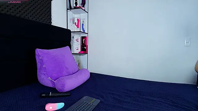 karlamoon23 online show from 04/09/26, 08:25