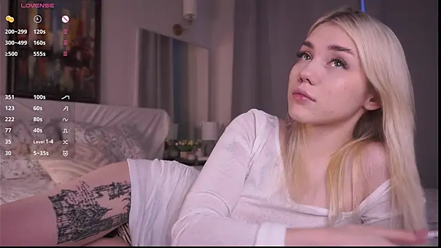 Snapshot of LilianBenskin chatting on 12/20/25, 06:31 LilianBenskin online show from 12/20/25, 06:31