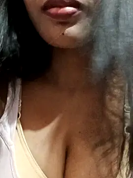 kaviyaponnu0987 online show from 09/27/25, 07:41