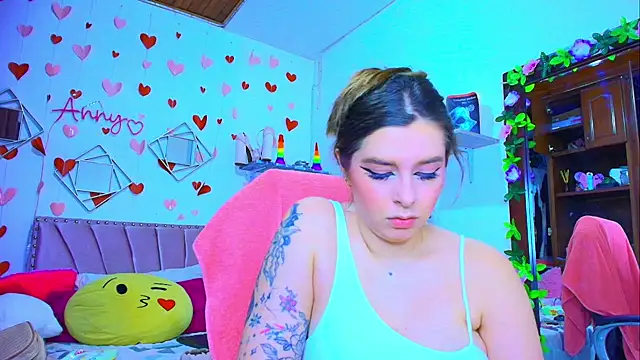 Anny Hurtado online show from 10/02/25, 08:21