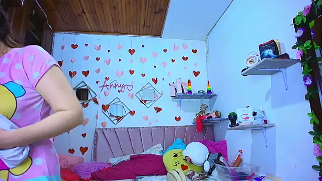 Anny Hurtado online show from 10/13/25, 09:09