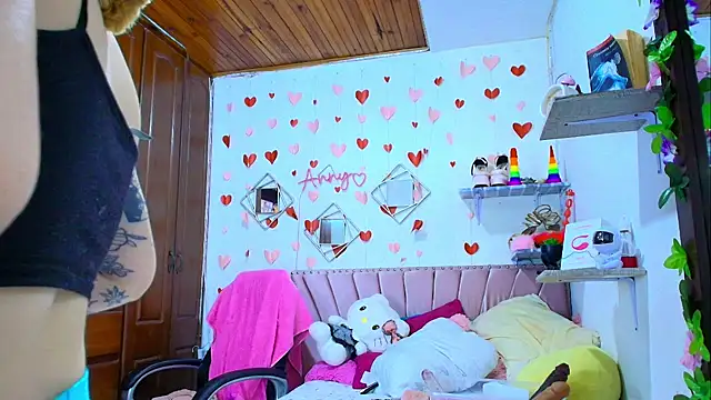 Anny Hurtado online show from 11/14/25, 05:28