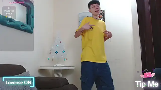 LiamBrown09 online show from 12/03/25, 07:23