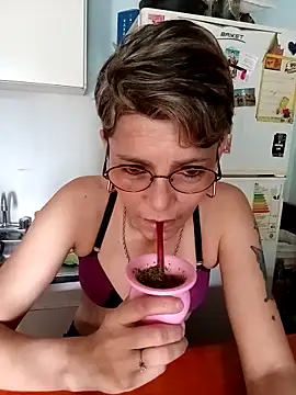 Snapshot of Lulypsicologasexual chatting on 10/24/25, 01:40 Lulypsicologasexual online show from 10/24/25, 01:40