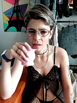 Snapshot of Lulypsicologasexual chatting on 10/25/25, 03:29 Lulypsicologasexual online show from 10/25/25, 03:29