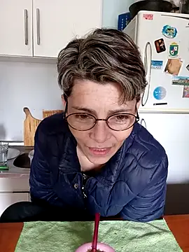 Snapshot of Lulypsicologasexual chatting on 10/28/25, 03:58 Lulypsicologasexual online show from 10/28/25, 03:58