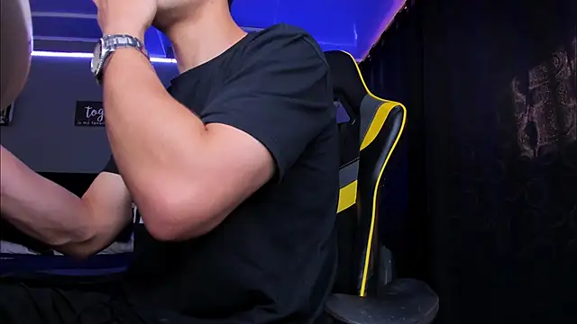 alexgiraldo   online show from 10/21/25, 02:29