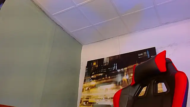 Snapshot of alexgiraldo__ chatting on 06/22/26, 04:04 alexgiraldo online show from 06/22/26, 04:04