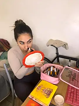 Snapshot of jessens144 chatting on 09/09/25, 03:22 jessens144 online show from 09/09/25, 03:22