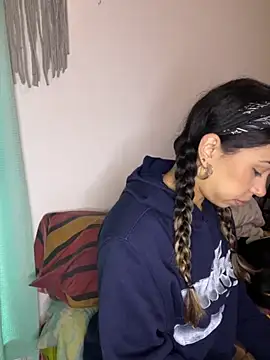 Snapshot of jessens144 chatting on 09/19/25, 05:57 jessens144 online show from 09/19/25, 05:57