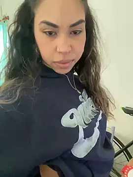 Snapshot of jessens144 chatting on 09/28/25, 03:28 jessens144 online show from 09/28/25, 03:28