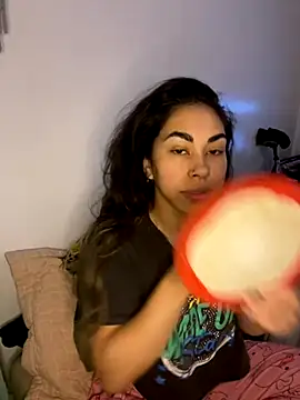 Snapshot of jessens144 chatting on 10/09/25, 02:42 jessens144 online show from 10/09/25, 02:42