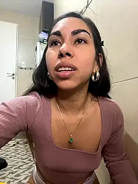 Snapshot of jessens144 chatting on 10/11/25, 03:17 jessens144 online show from 10/11/25, 03:17