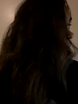 Snapshot of jessens144 chatting on 10/27/25, 03:43 jessens144 online show from 10/27/25, 03:43