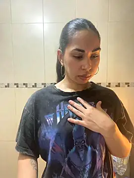 Snapshot of jessens144 chatting on 11/04/25, 03:05 jessens144 online show from 11/04/25, 03:05