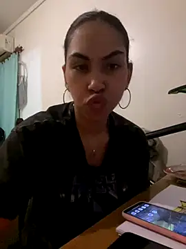 Snapshot of jessens144 chatting on 11/26/25, 04:13 jessens144 online show from 11/26/25, 04:13