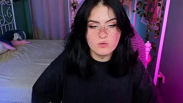 Snapshot of Dark_Shine chatting on 10/11/25, 06:45 Dark Shine online show from 10/11/25, 06:45