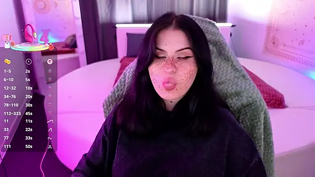 Snapshot of Dark_Shine chatting on 10/19/25, 05:41 Dark Shine online show from 10/19/25, 05:41