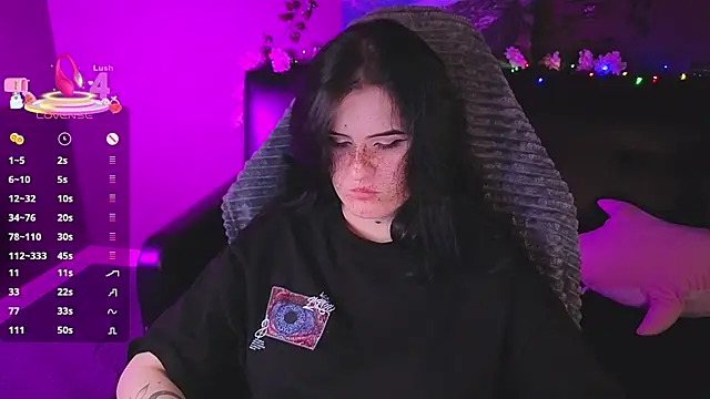 Snapshot of Dark_Shine chatting on 10/21/25, 05:41 Dark Shine online show from 10/21/25, 05:41