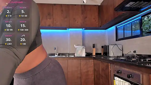 Snapshot of alisonn_moon chatting on 10/17/25, 10:45 alisonn moon online show from 10/17/25, 10:45