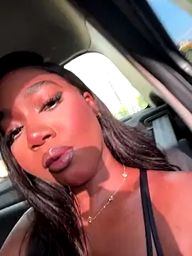 Snapshot of alisonn_moon chatting on 10/20/25, 09:26 alisonn moon online show from 10/20/25, 09:26