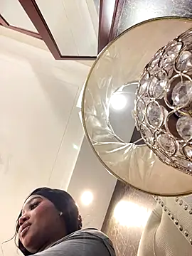 Snapshot of alisonn_moon chatting on 10/23/25, 10:19 alisonn moon online show from 10/23/25, 10:19