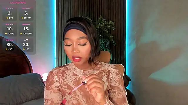 Snapshot of alisonn_moon chatting on 10/29/25, 10:22 alisonn moon online show from 10/29/25, 10:22