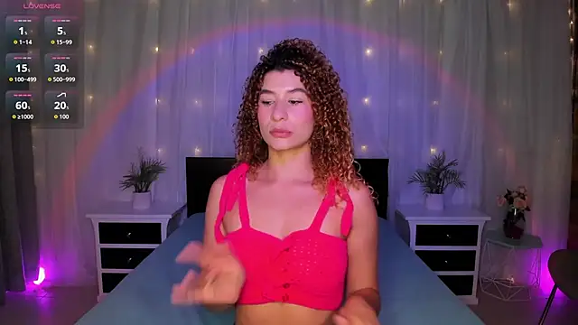 Snapshot of Evolet_Bee chatting on 12/15/25, 11:36 Evolet Bee online show from 12/15/25, 11:36