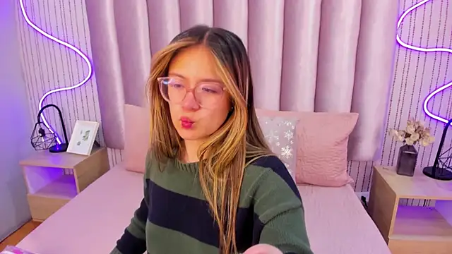 SamanthaPeachss online show from 11/12/25, 11:43