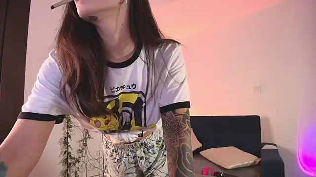 mishelkrave  online show from 04/20/26, 12:46