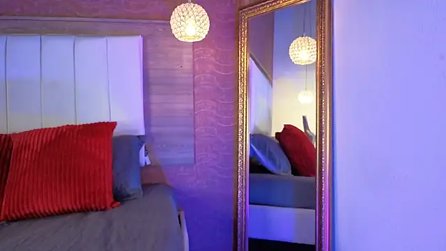 Snapshot of AgnesIvanova chatting on 10/28/25, 06:32 AgnesIvanova online show from 10/28/25, 06:32