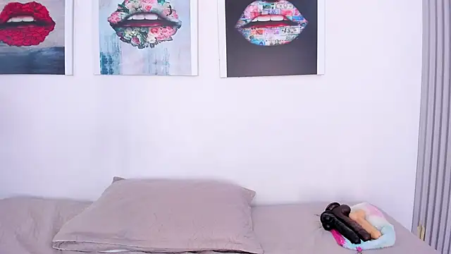 Snapshot of Monika-Ruiz chatting on 09/25/25, 07:28 Monika-Ruiz online show from 09/25/25, 07:28