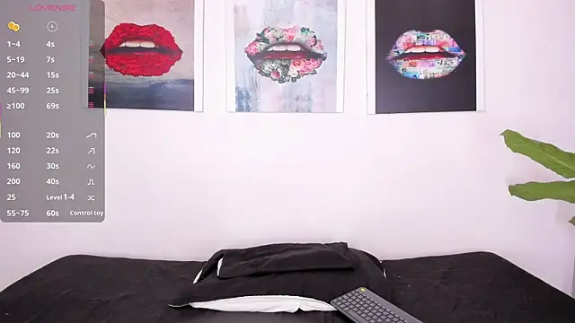 Snapshot of Monika-Ruiz chatting on 10/15/25, 06:08 Monika-Ruiz online show from 10/15/25, 06:08