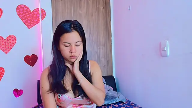 Snapshot of mady_gh chatting on 09/13/25, 04:01 mady gh online show from 09/13/25, 04:01