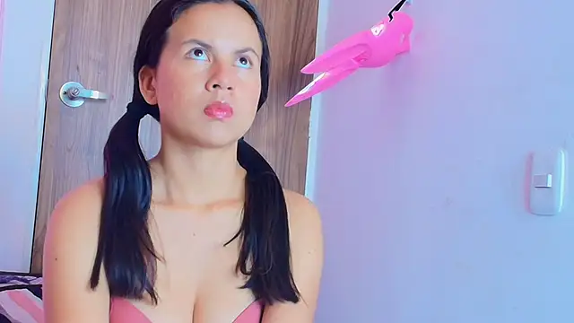 Snapshot of mady_gh chatting on 10/20/25, 04:02 mady gh online show from 10/20/25, 04:02