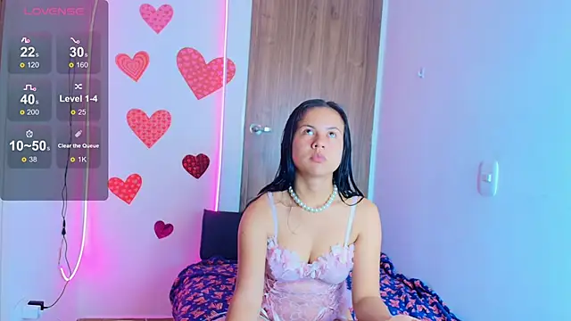 Snapshot of mady_gh chatting on 11/13/25, 10:41 mady gh online show from 11/13/25, 10:41