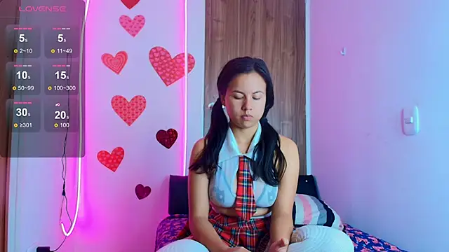 Snapshot of mady_gh chatting on 11/15/25, 10:59 mady gh online show from 11/15/25, 10:59