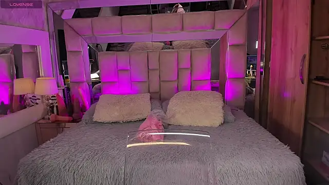 MaddyGray  online show from 04/23/26, 07:16